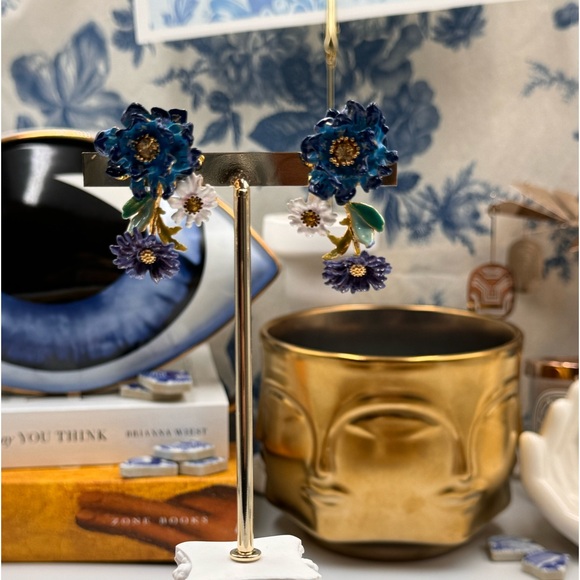 🆕 LES NEREIDES 🧿 NIB Blue Flower and White Daisy Earring - Picture 12 of 16